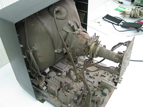 Пыль внутри телевизора